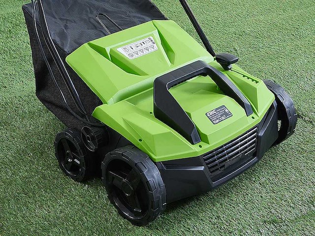 Elektrische zuigborstelmachine voor synthetisch gras - afbeelding 1 van  6