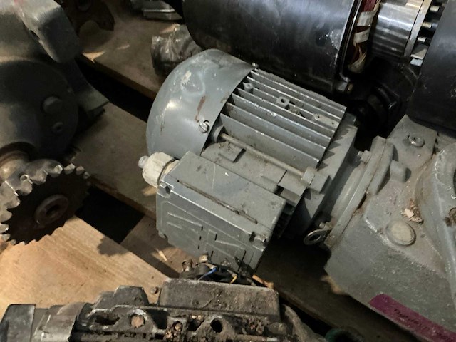 Elektromotor (10x) - afbeelding 3 van  8