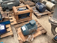 Elektromotor (2x) - afbeelding 1 van  6