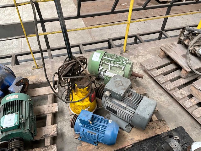 Elektromotor (3x) - afbeelding 1 van  6