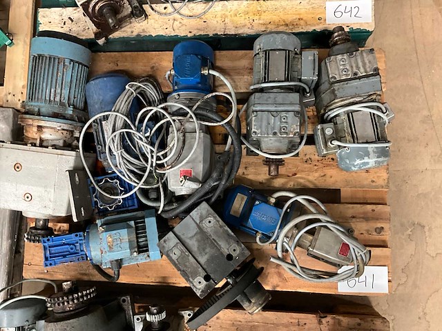 Elektromotor (8x) - afbeelding 1 van  12