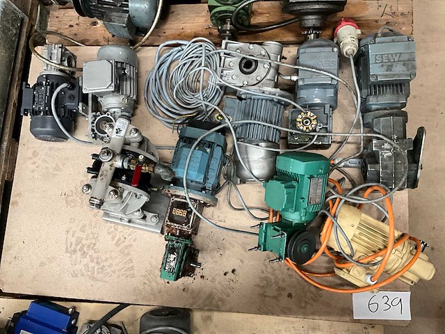 Elektromotor (9x) - afbeelding 1 van  9