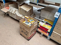 Elematic grote partij muur pluggen - afbeelding 1 van  4