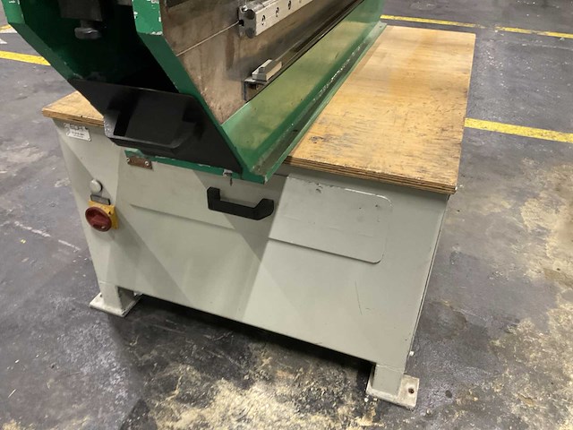 Elexa s-880 dig elektro-hydraulische pons-/ nibbelmachine - afbeelding 7 van  9