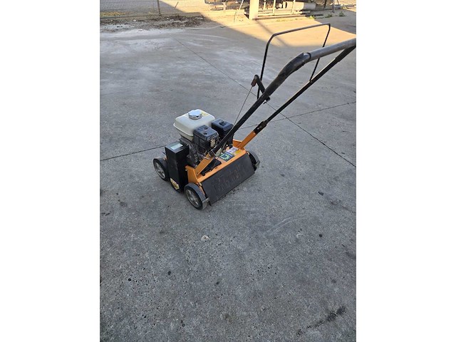 Eliet - e450 vm - verticuteermachine - afbeelding 1 van  2