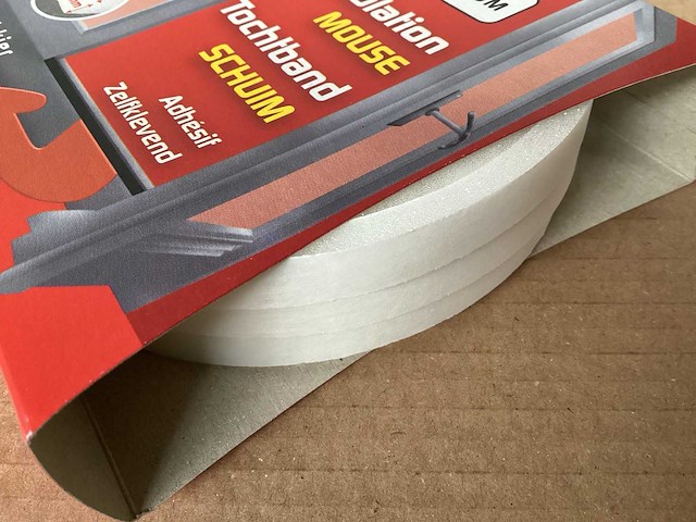 Ellen zelfklevend tochtband schuim 12x6mm, 9 meter (600x) - afbeelding 6 van  8