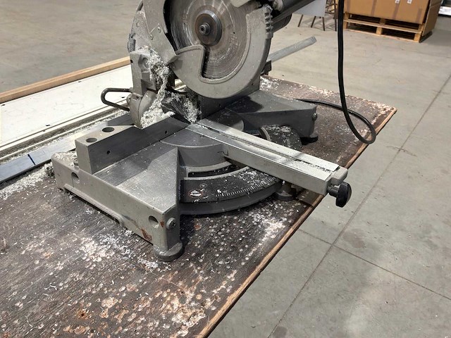 Elu ps 274 afkortzaag met tafel - afbeelding 7 van  9