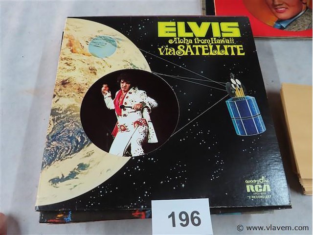 Elvis via satellite - afbeelding 1 van  2