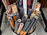 Emaille pot met een 30tal rollen - afbeelding 1 van  1