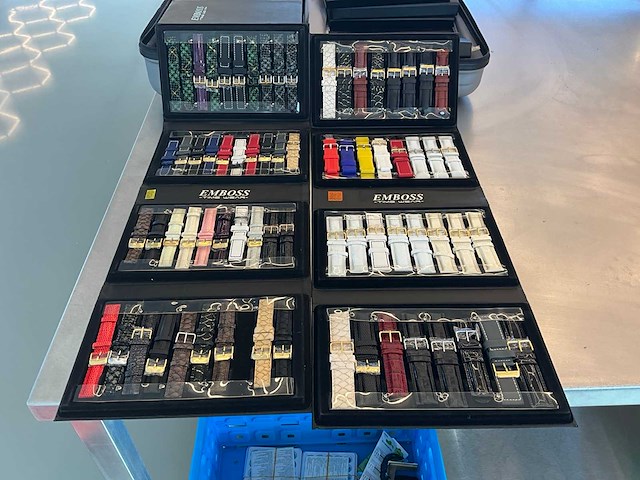 Emboss grote partij polshorloge bandjes - afbeelding 1 van  2