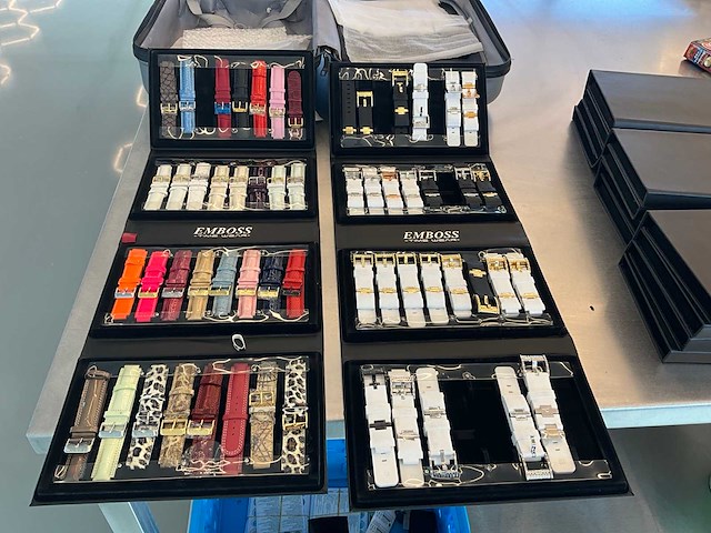 Emboss grote partij polshorloge bandjes - afbeelding 2 van  2