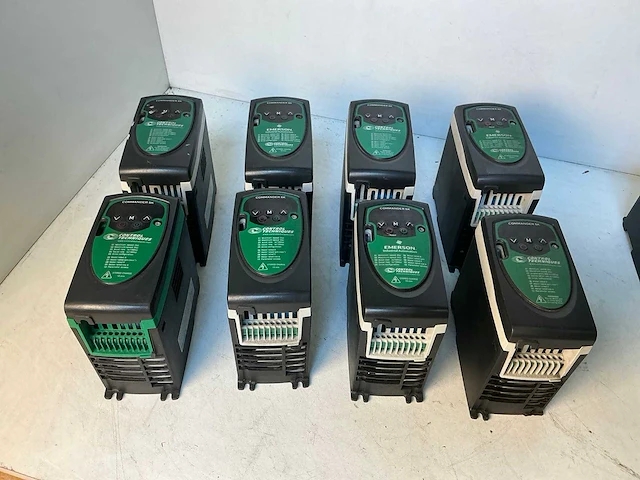 Emerson / control techniques ska1200075 frequentieregelaar (8x) - afbeelding 1 van  4