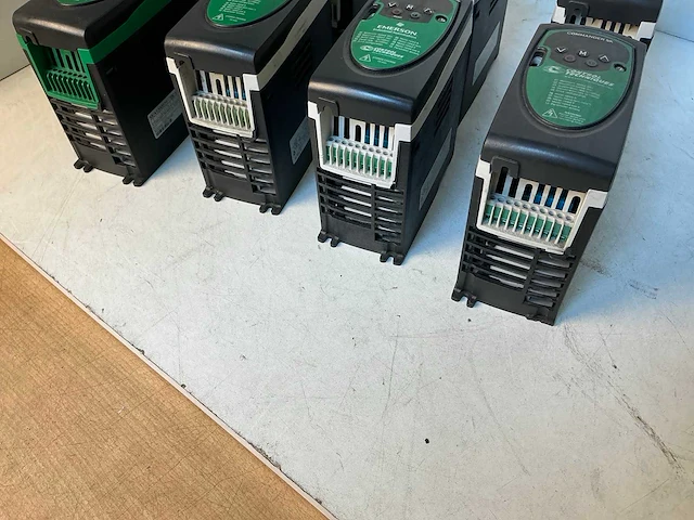 Emerson / control techniques ska1200075 frequentieregelaar (8x) - afbeelding 3 van  4