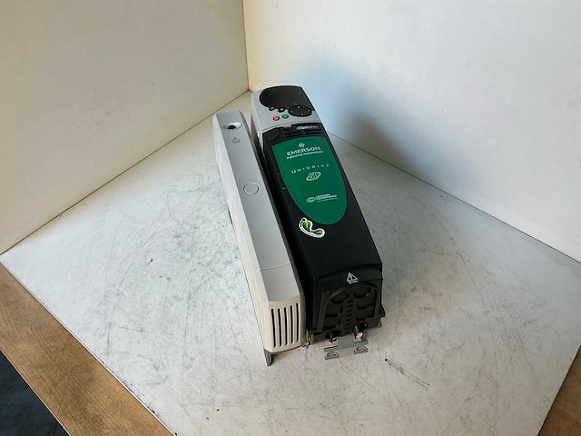 Emerson unidrive sp2401 frequentieregelaar - afbeelding 1 van  7