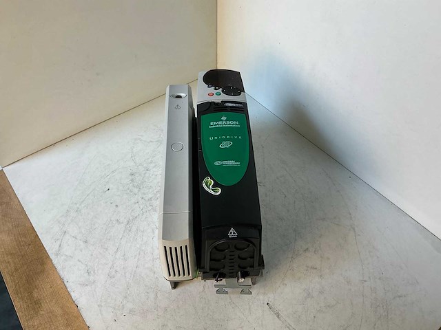 Emerson unidrive sp2401 frequentieregelaar - afbeelding 2 van  7