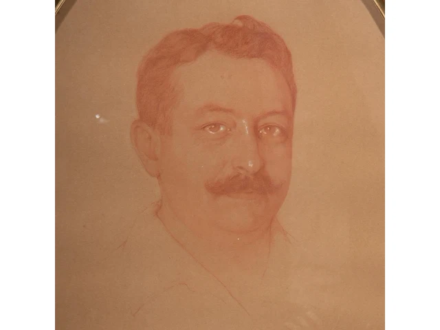 Emile deckers (1885-1968), the oval portrait of a man with a moustache, 1925, sanguine drawing on paper, heightened with white chalk 77 x 45 cm. (30.30 x 17.71 in.), frame: 87 x 55 cm. (34 1/4 x 21.64 in.) - afbeelding 5 van  5