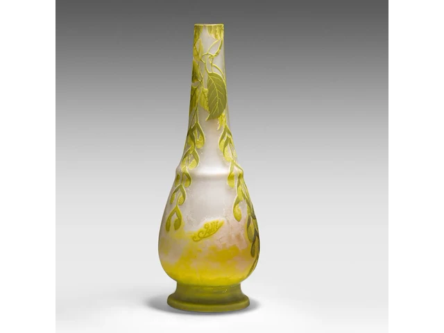 Emile gallé (1846-1904), a cameo glass 'leaves and pods' vase, signed to the body (1908-1920) 45 cm. (17.71 in.) - afbeelding 1 van  9