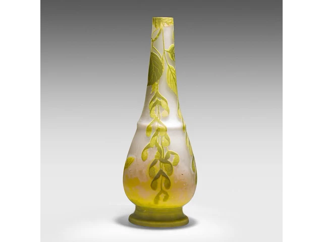 Emile gallé (1846-1904), a cameo glass 'leaves and pods' vase, signed to the body (1908-1920) 45 cm. (17.71 in.) - afbeelding 2 van  9