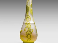Emile gallé (1846-1904), a cameo glass 'leaves and pods' vase, signed to the body (1908-1920) 45 cm. (17.71 in.) - afbeelding 2 van  9