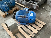Emk t200l-4 elektromotor - afbeelding 1 van  3