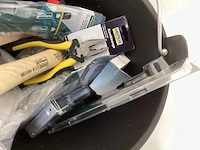 Emmer vol met diverse gereedschappen - afbeelding 5 van  7