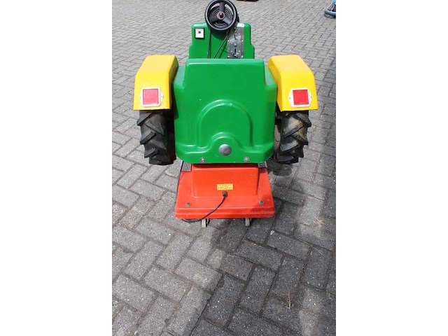 Emt - tractor - kiddy ride - afbeelding 4 van  4
