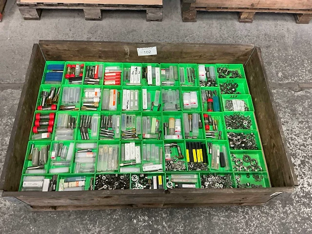 Emuge en hahnreiter groot assortiment machinedraadtappen en snijkussens - afbeelding 1 van  7