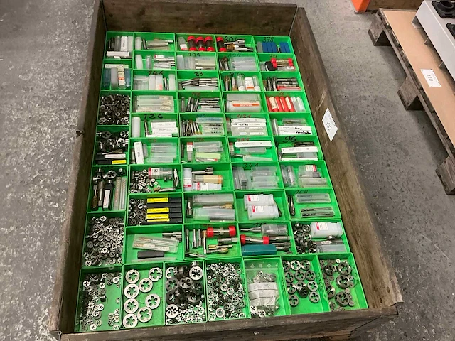 Emuge en hahnreiter groot assortiment machinedraadtappen en snijkussens - afbeelding 2 van  7