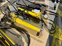 Enerpac manueel hydraulische pomp (2x) - afbeelding 1 van  2