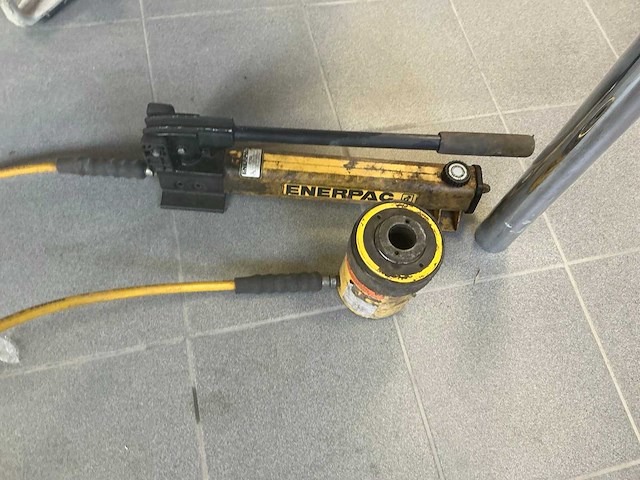 Enerpac p392 hydraulische handpomp - afbeelding 2 van  4