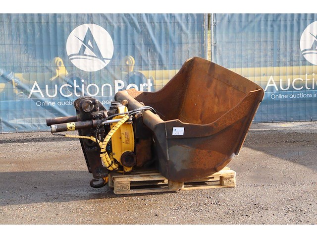 Engcon draaikantelstuk met graafbak - afbeelding 1 van  1