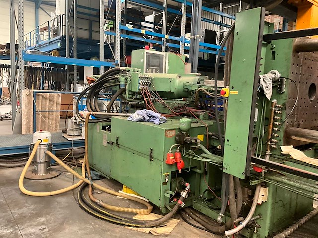 Engel es1300/250 spuitgietmachine met robotarm - afbeelding 9 van  12