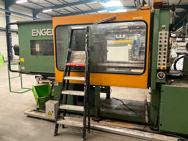 Engel es1300/250 spuitgietmachine met robotarm - afbeelding 11 van  12