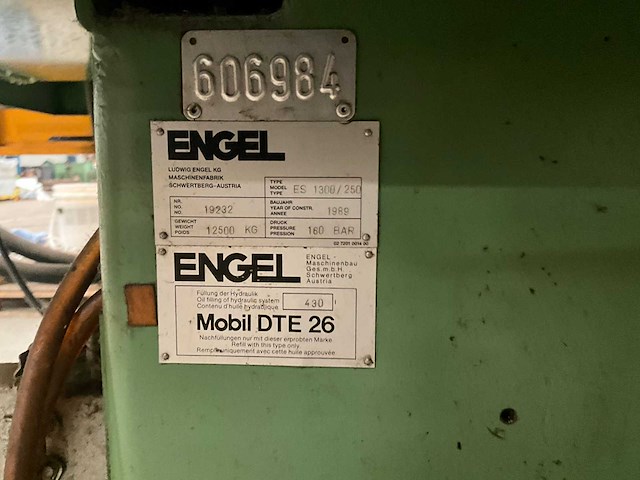 Engel es1300/250 spuitgietmachine met robotarm - afbeelding 12 van  12