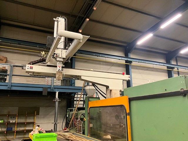 Engel es2000/250 spuitgietmachine met robotarm star - afbeelding 5 van  10