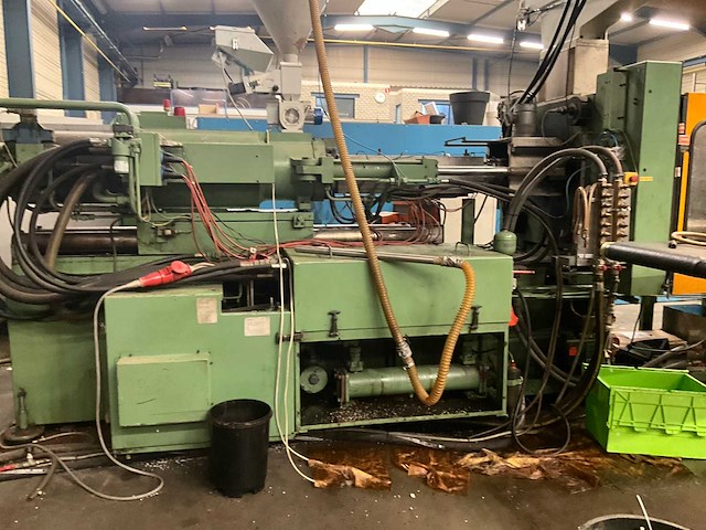 Engel es2000/250 spuitgietmachine met robotarm star - afbeelding 6 van  10