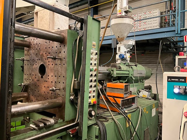 Engel es2000/250 spuitgietmachine met robotarm star - afbeelding 7 van  10