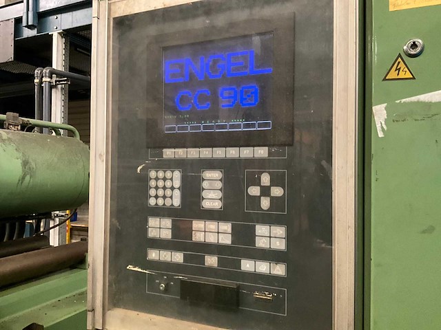 Engel es2000/250 spuitgietmachine met robotarm star - afbeelding 9 van  10