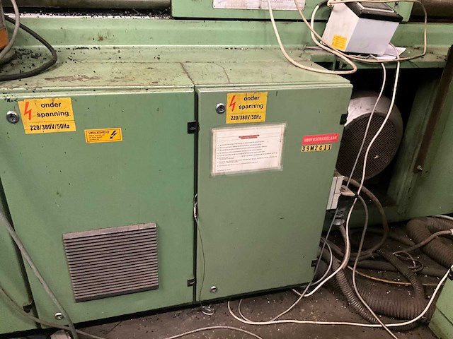 Engel es2000/250 spuitgietmachine met robotarm star - afbeelding 10 van  10