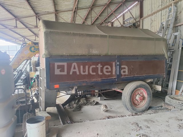 Enkelassige tipper met zijwaarts kantelnet en motorisatie voor bladzuiging - afbeelding 1 van  2