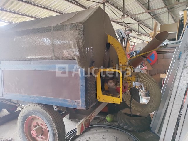 Enkelassige tipper met zijwaarts kantelnet en motorisatie voor bladzuiging - afbeelding 2 van  2