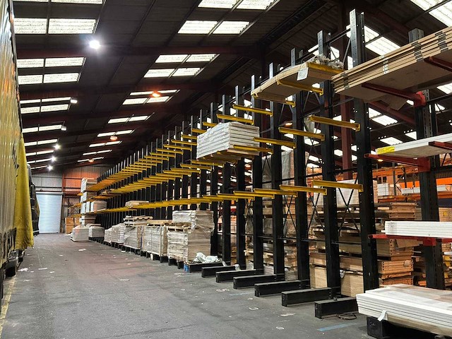 Enkelzijdig draagarmstelling 8x24 - afbeelding 1 van  1