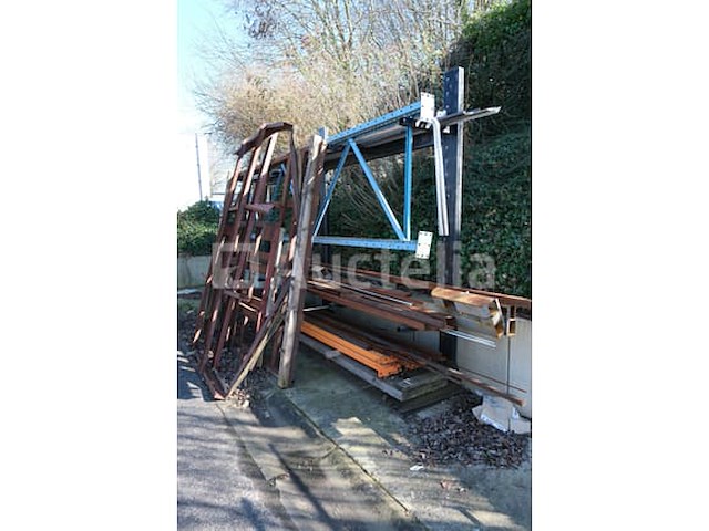 Enkelzijdig metalen rek en inhoud - afbeelding 1 van  9