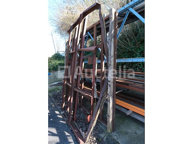 Enkelzijdig metalen rek en inhoud - afbeelding 4 van  9