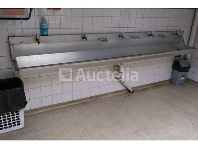 Enkelzijdige, aan de muur gemonteerde gemeenschappelijke wastafel - afbeelding 1 van  4