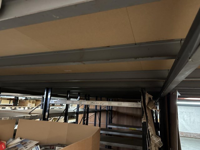 Entresolvloer +-440m² incl stellingen - afbeelding 10 van  28