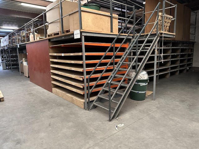 Entresolvloer +-440m² incl stellingen - afbeelding 1 van  28