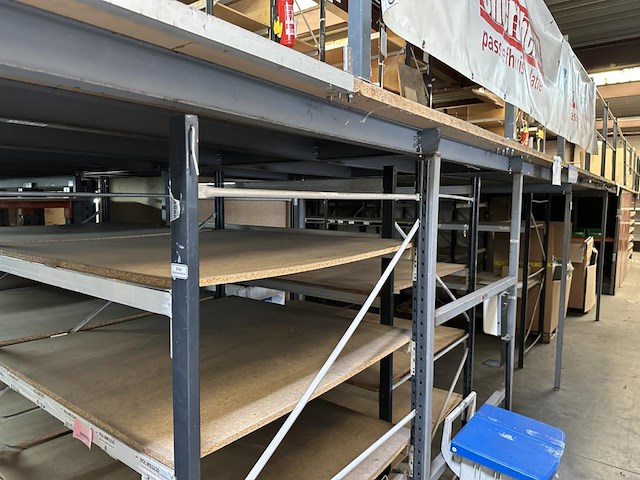 Entresolvloer +-440m² incl stellingen - afbeelding 24 van  28