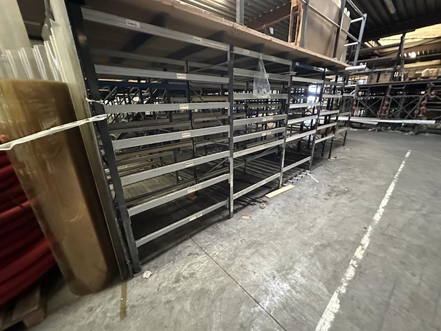 Entresolvloer +-70m² + stellingen - afbeelding 6 van  10