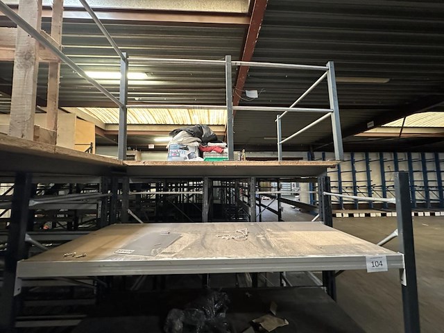 Entresolvloer +-70m² + stellingen - afbeelding 7 van  10